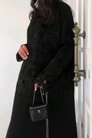 عباية شتوية تتزين بدانيتل