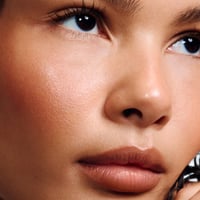 THE CONTOURING LIP SHAPER