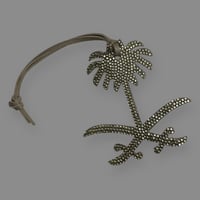 تعليقة سيفين ونخلة المملكة