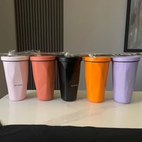 مق باللون البرتقالي