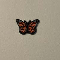 ملصقات معدنية فراشة