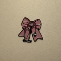 ملصقات معدنية فيونكة مع سماعة