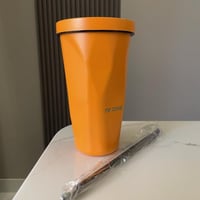 مق باللون البرتقالي