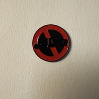 ملصقات معدنية مخالف