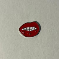 ملصقات معدنية شفايف