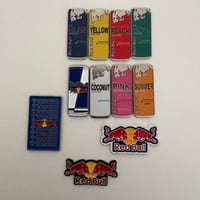 ملصقات معدنية ريدبول