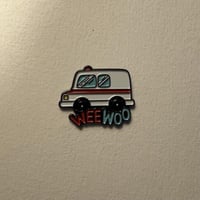 ملصقات معدنية سيارة اسعاف