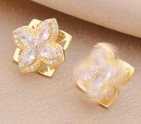 حلق اذن الكلوفر الدوار