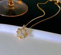 سلسال الكلوفر الدوار