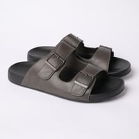 صندل دبل ستراب لون رمادي داكن من إكسوبلانت