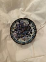 شمعة سَلام الأحجار والورد المجفف | داوني