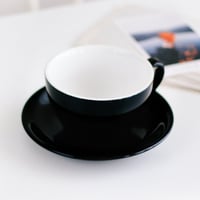 كوب لاتيه مع صحن