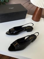 حذاء بتصيم حروفSyL