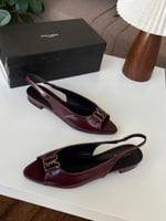 حذاء بتصيم حروفSyL