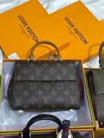 شنطه فيتون حجم وسط