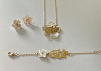 سلسال ورده الصدف بالاسم مطليه ذهب