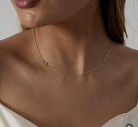 سلسال حرف مطلي ذهب