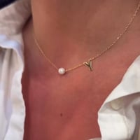 سلسال حرف مع لولو مطلي ذهب