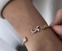 اسواره بالاسم مطليه ذهب