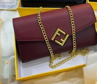 شنطه بحرف f حجم وسط