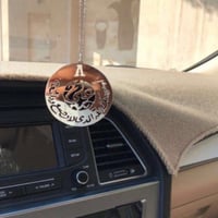 تعليقه سياره مطليه