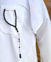 بروش بالاسم مطلى مع سبحه بخط الكوفي