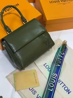 شنطه فيتون حجم وسط