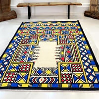 Carpet that praises