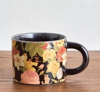 كوب اسود ورود