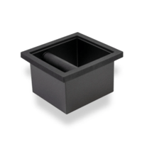 صندوق مهملات مكشوف وسط