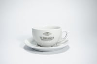 كوب لاتيه شعار فضي لامرزوكو ابيض