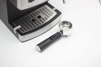 آلة صنع الاسبريسو مع تبخير الحليب