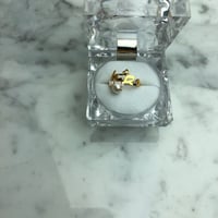 خاتم مطلي ذهب مع لولو نحيفه