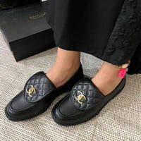 حذاء شانيل كلاسيكي نادر