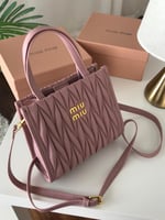 شنطة ميو ميو