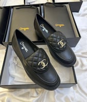 حذاء شانيل كلاسيكي نادر