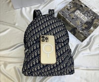 شنطة ظهر من ديور