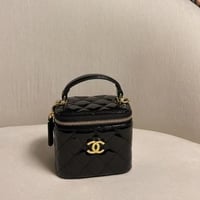 شانيل ميني فانيتي لامع