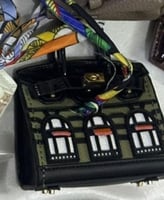 ميدالية شنطة ارميز