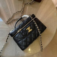 شنطة شانيل مكياج