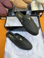 حذاء لويس فيتون