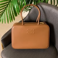 شنطة ميو ميو ليذر بو