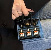 ميدالية شنطة ارميز صغيرة