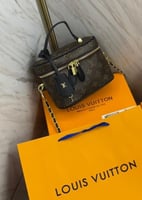 شنطة لويس فيتون مكياج