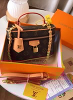 شنطة لويس فيتون مكياج