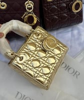 شنطة ليدي ديور