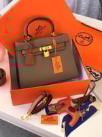 شنط كايلي وسط