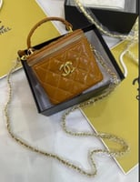 شانيل ميني فانيتي لامع