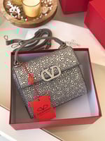 شنطة فالنتينو كرستال