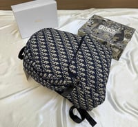 شنطة ظهر من ديور